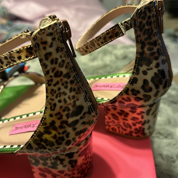 NWOT Betsey Johnson Flora Leopard multicolor shoes - Picture 5 of 10